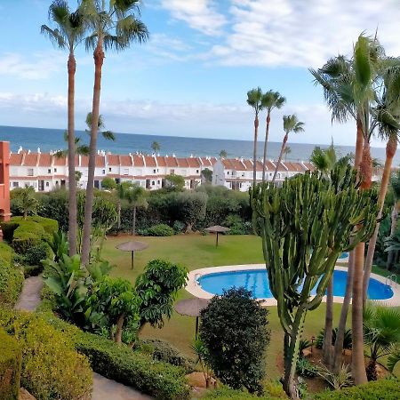 Appartement Met Zeezicht En Vlakbij Het Strand Манилва Екстериор снимка