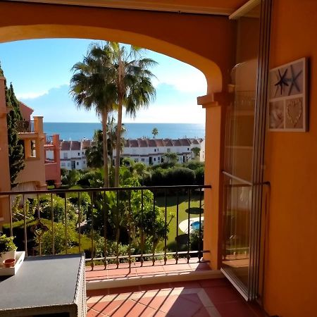 Appartement Met Zeezicht En Vlakbij Het Strand Манилва Екстериор снимка