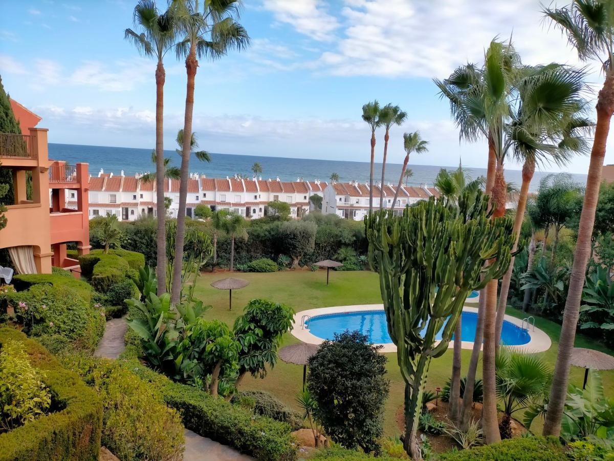 Appartement Met Zeezicht En Vlakbij Het Strand Манилва Екстериор снимка
