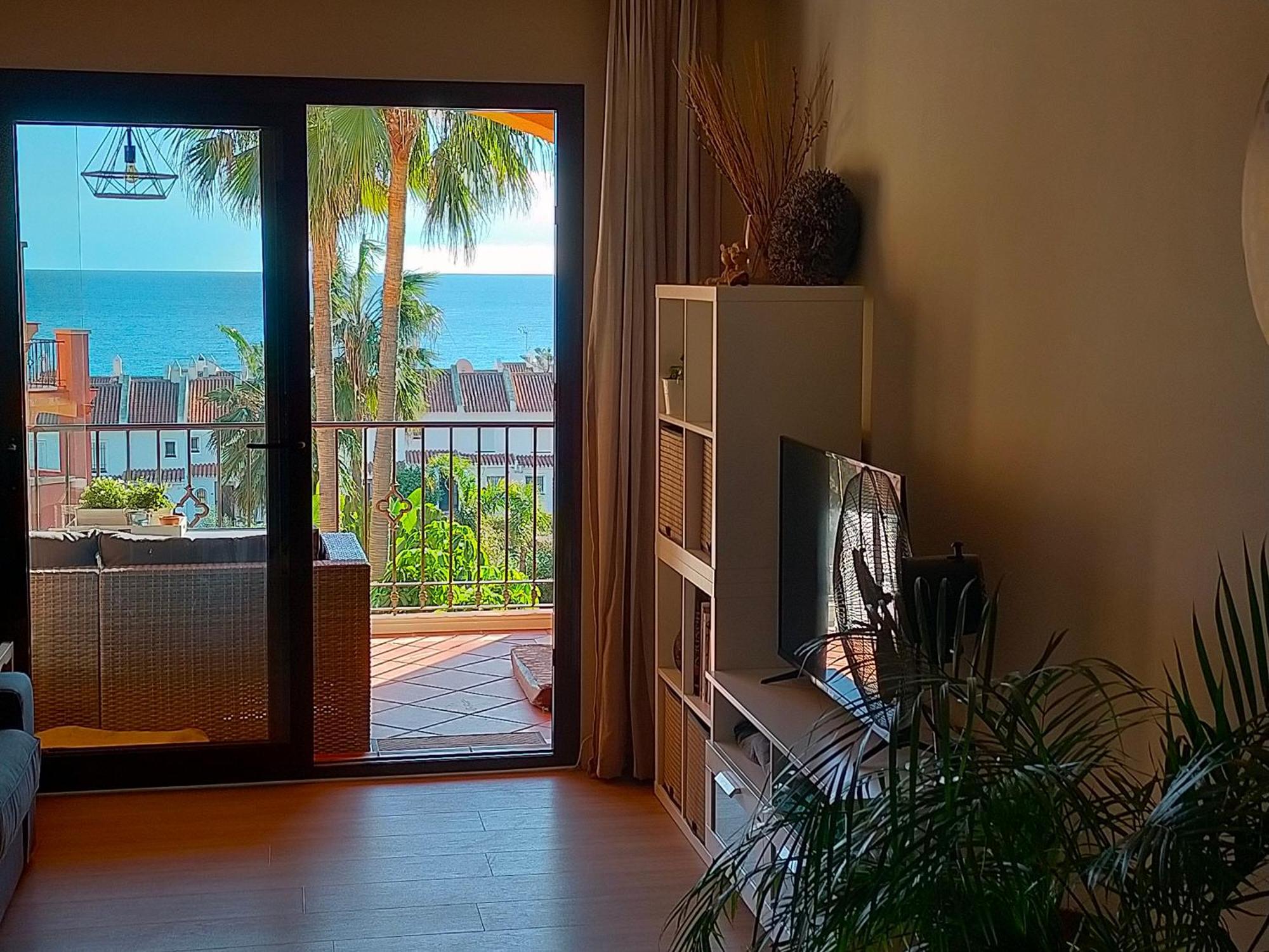 Appartement Met Zeezicht En Vlakbij Het Strand Манилва Екстериор снимка