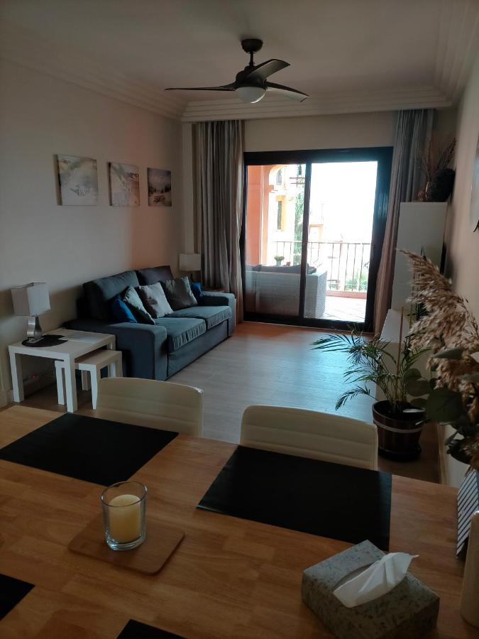Appartement Met Zeezicht En Vlakbij Het Strand Манилва Екстериор снимка