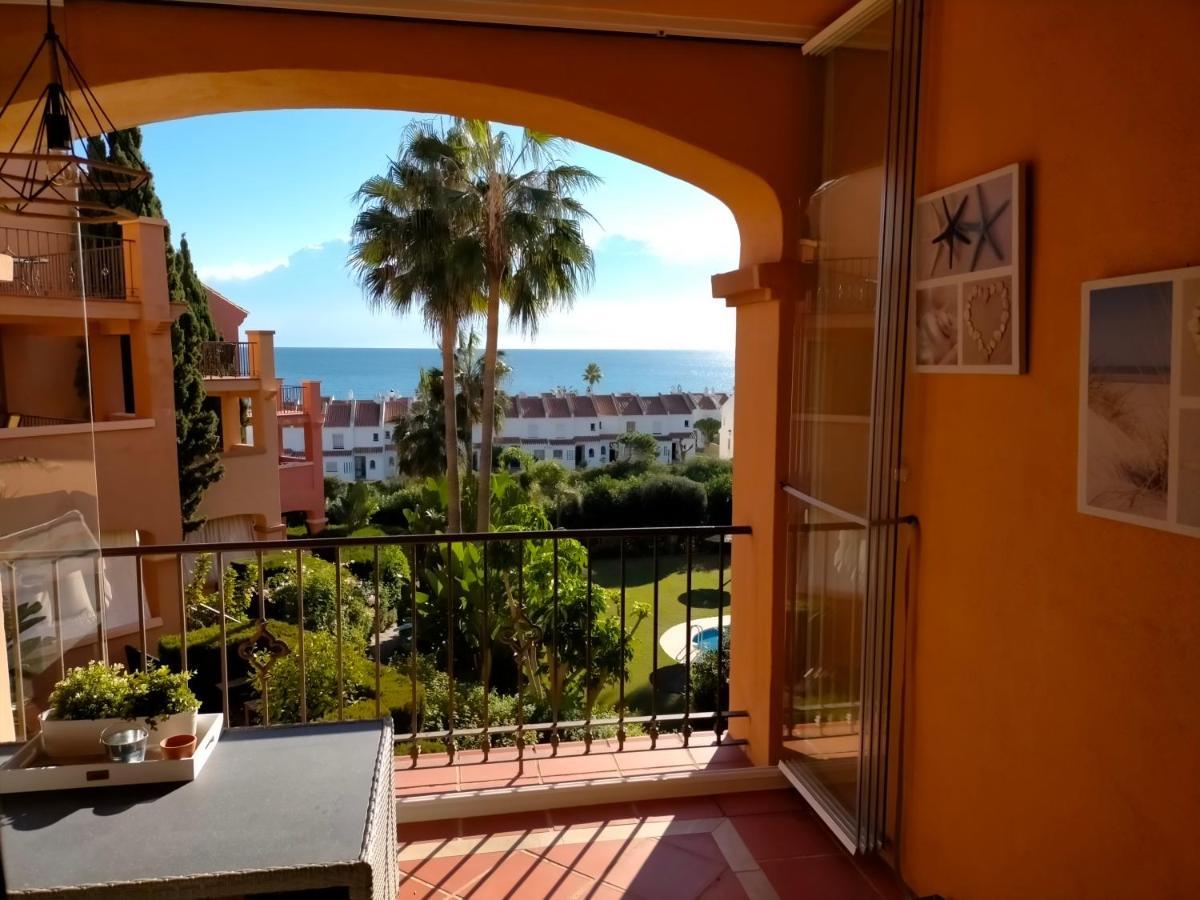 Appartement Met Zeezicht En Vlakbij Het Strand Манилва Екстериор снимка