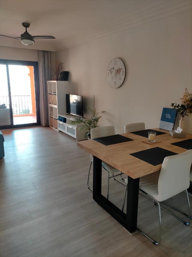 Appartement Met Zeezicht En Vlakbij Het Strand Манилва Екстериор снимка
