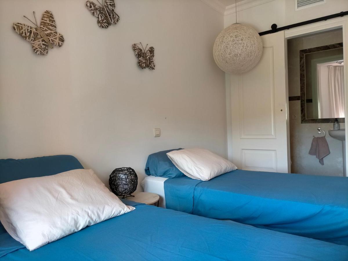 Appartement Met Zeezicht En Vlakbij Het Strand Манилва Екстериор снимка