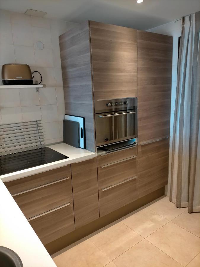 Appartement Met Zeezicht En Vlakbij Het Strand Манилва Екстериор снимка