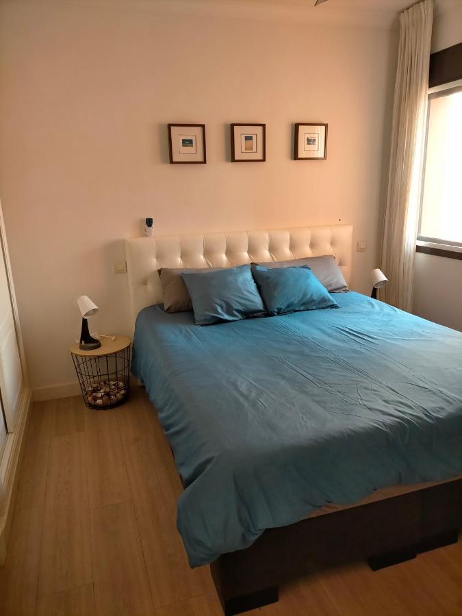 Appartement Met Zeezicht En Vlakbij Het Strand Манилва Екстериор снимка