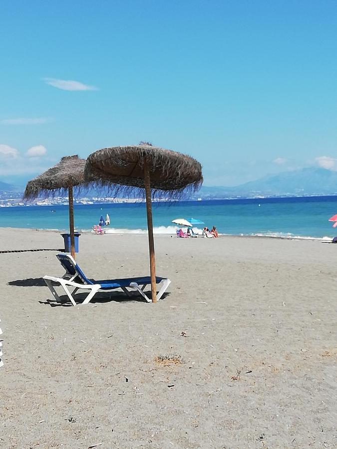 Appartement Met Zeezicht En Vlakbij Het Strand Манилва Екстериор снимка
